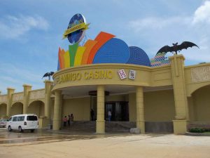 Mặt tiền sảnh Pailin Flamingo Casino được đầu tư mạnh mẽ